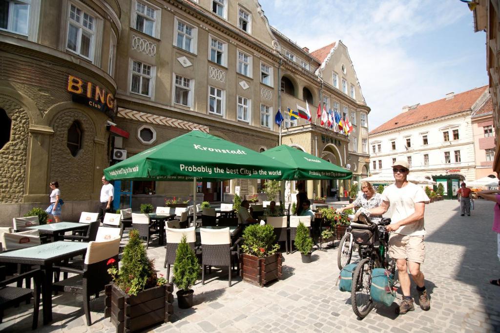 Hotel Coroana Braşov Exterior foto
